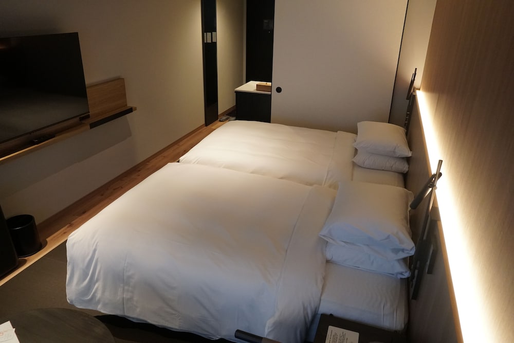 Superior Room, 2 Twin Beds, Bathtub - Photo 3