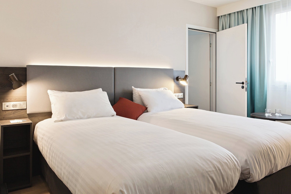 Standard Room, Multiple Beds - Photo 3