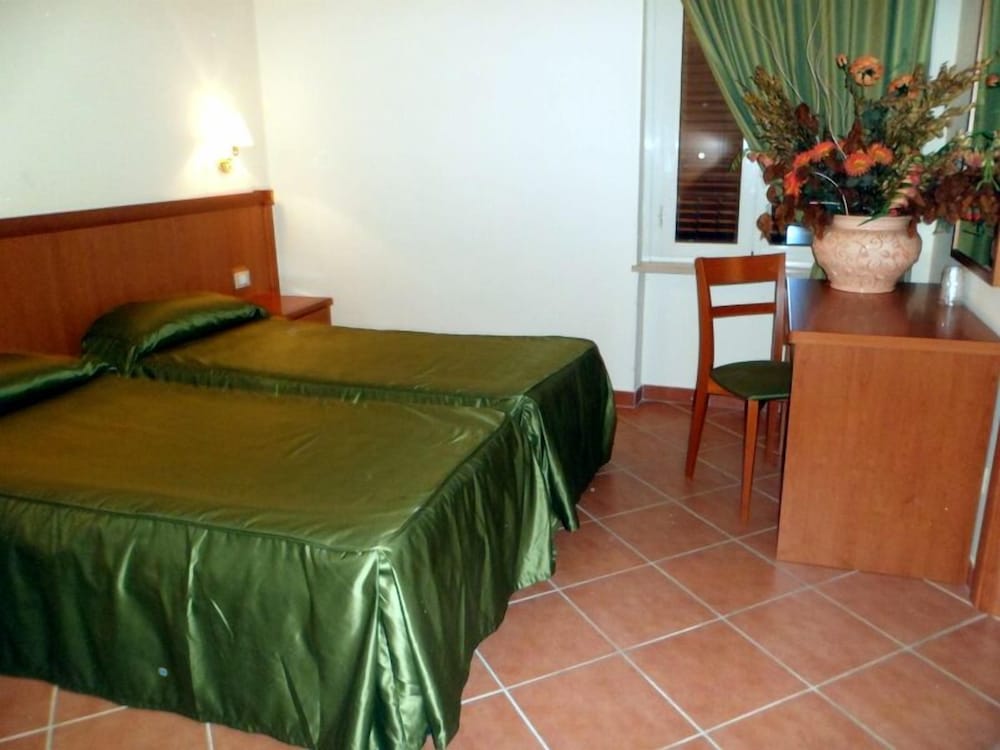 Standard Double or Twin Room photo 3