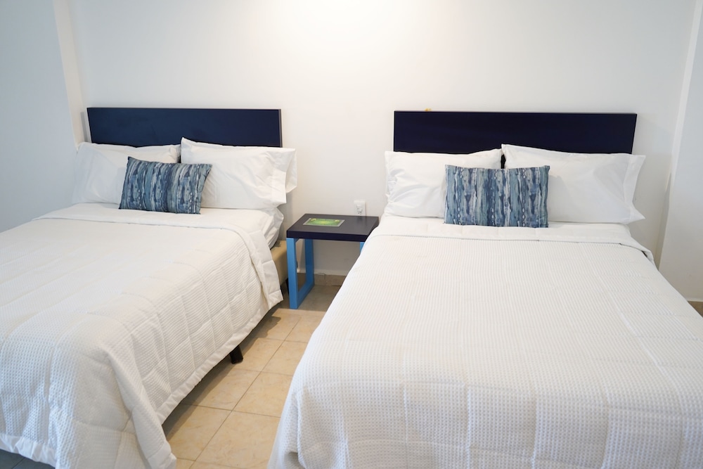 Standard Room, 2 Queen Beds photo 3