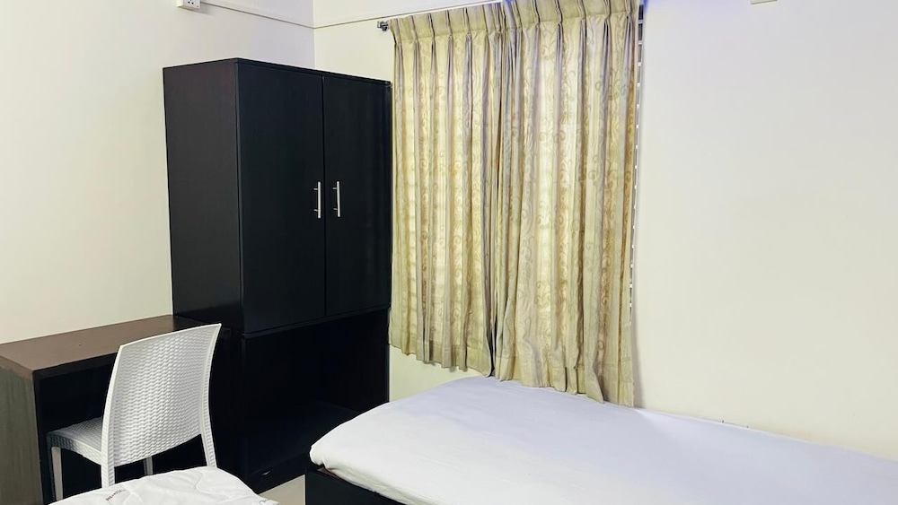 Business Twin Room photo 2