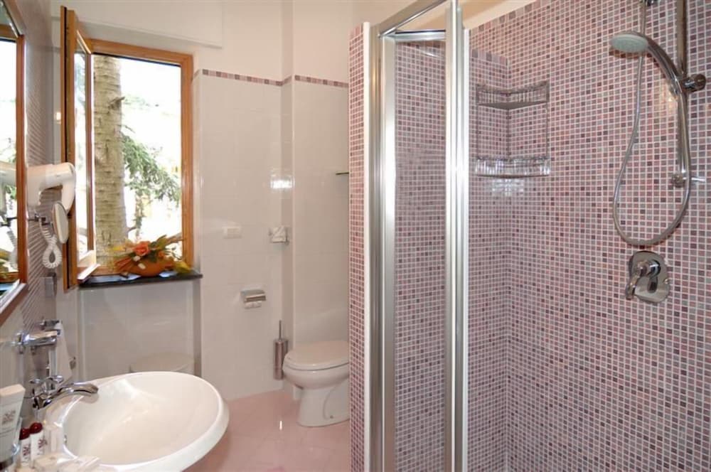 Standard Room - Photo 12