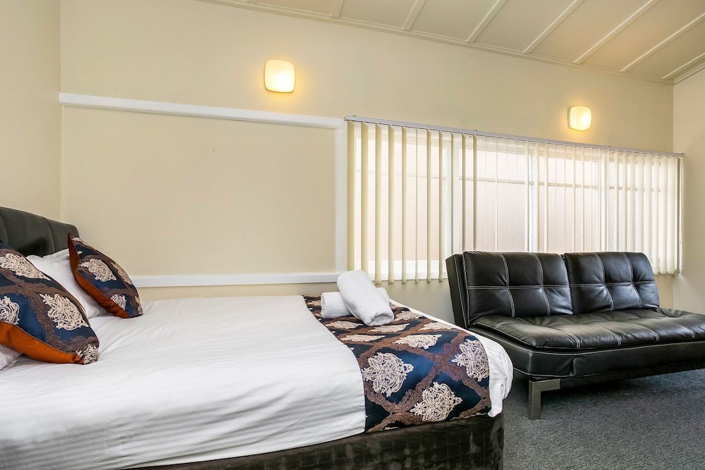 Deluxe Room, Multiple Beds photo 3