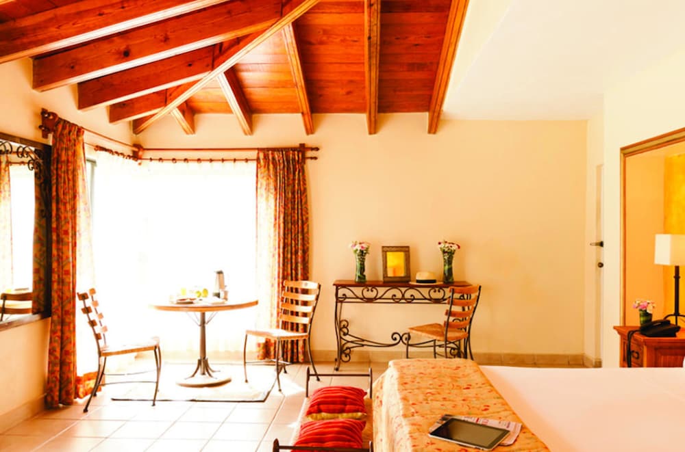 Junior Suite, 1 King Bed photo 3