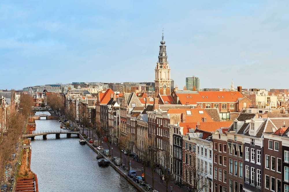 Canal View Suite (Extra Bed 3 Adults)