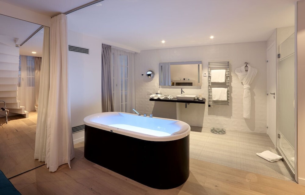 Suite, 1 Queen Bed