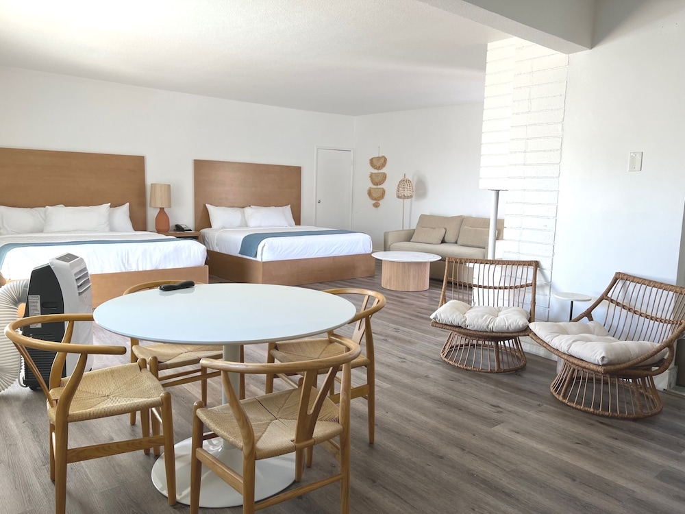 Room, Multiple Beds, Fireplace, Partial Ocean View (Partial Ocean View 2 Kings, Fireplace) photo 3