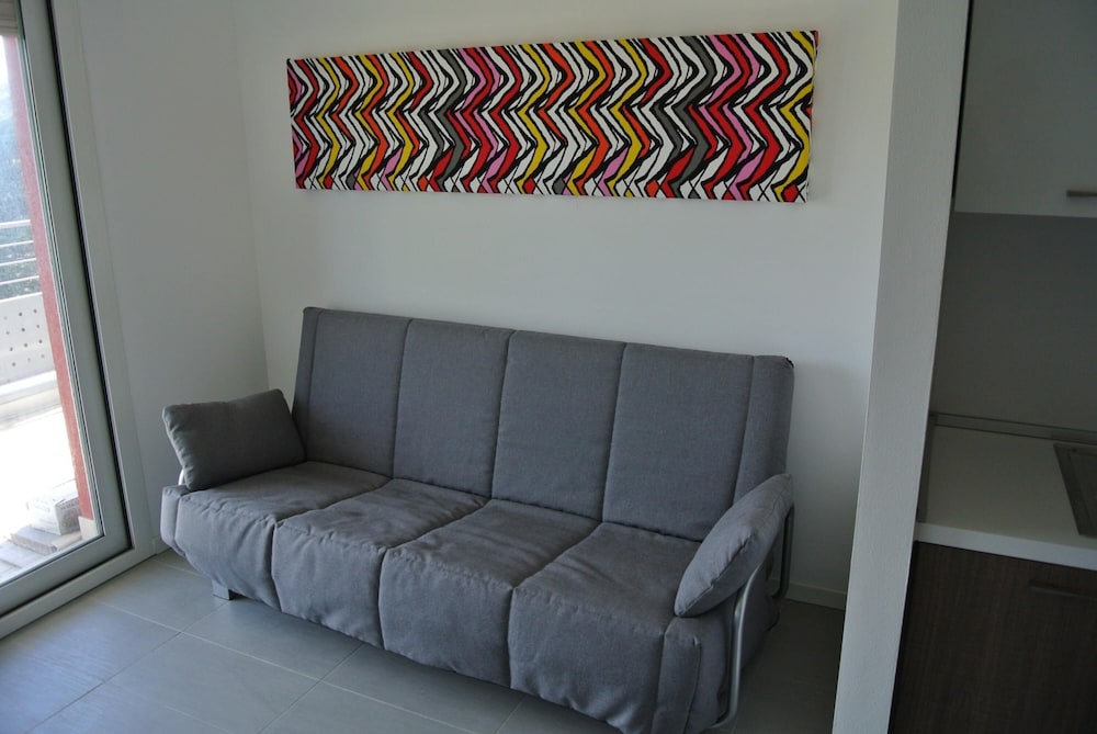 Apartment, Smoking