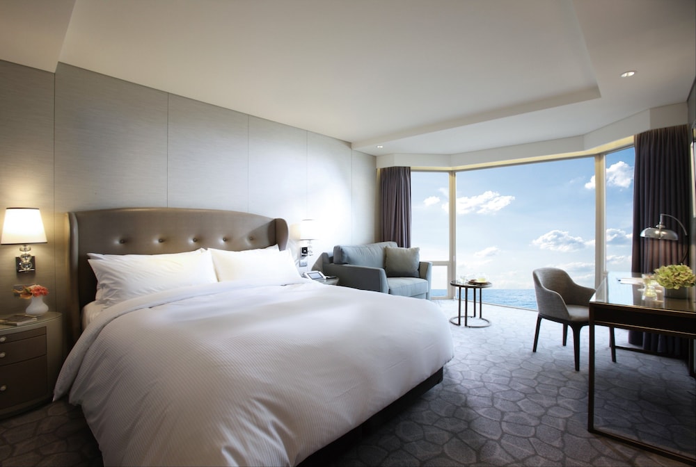 Deluxe Room, Partial Ocean View (Annex Building) - Photo 1