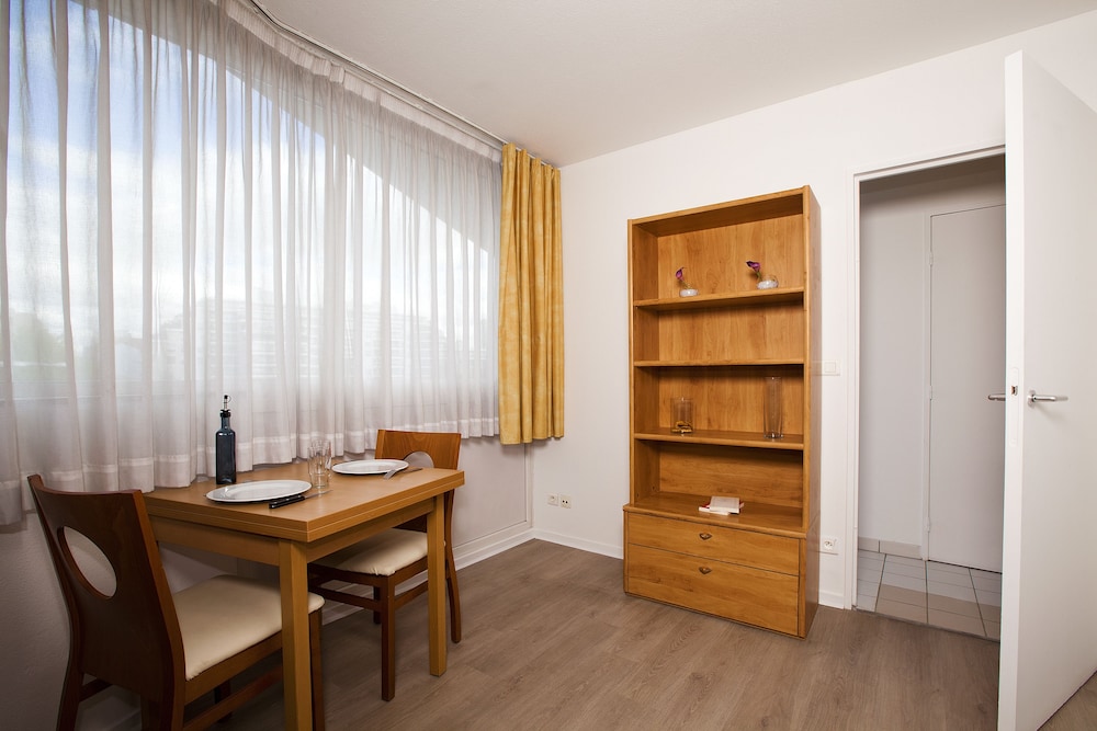 Apartment photo 2