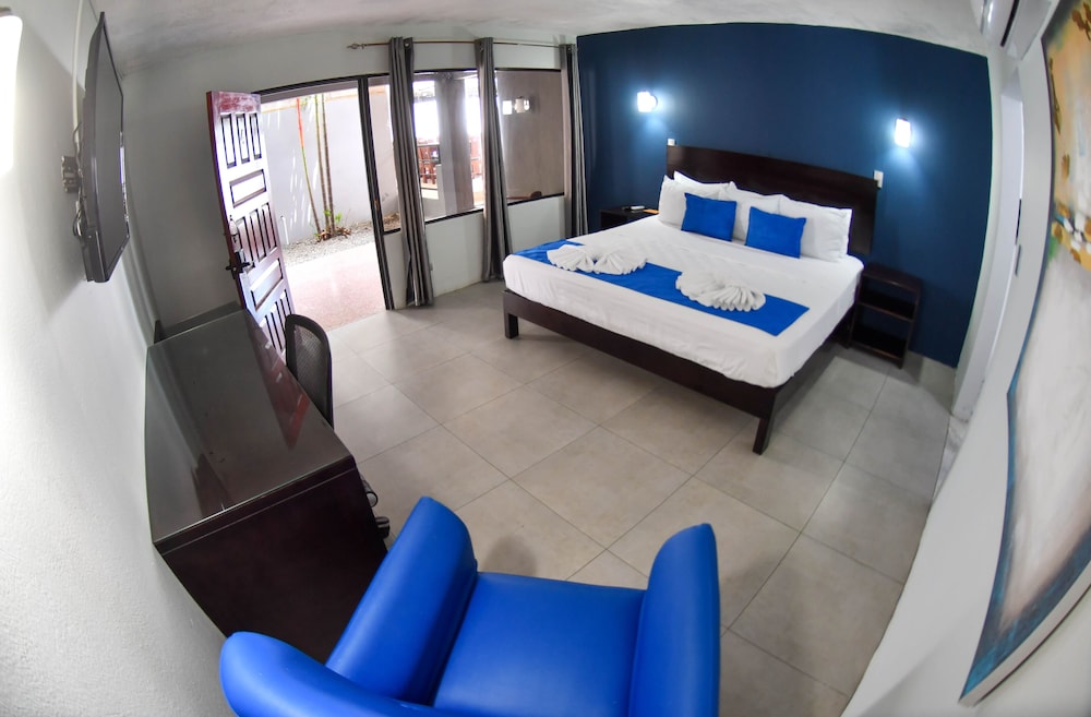 Business Room, Ensuite, Poolside