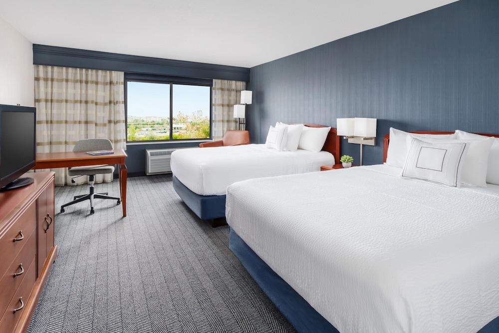 Room, 2 Queen Beds (Hearing Accessible) - Photo 3