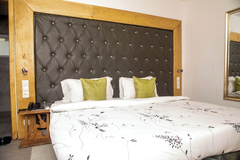 Deluxe Double Room, Pool View