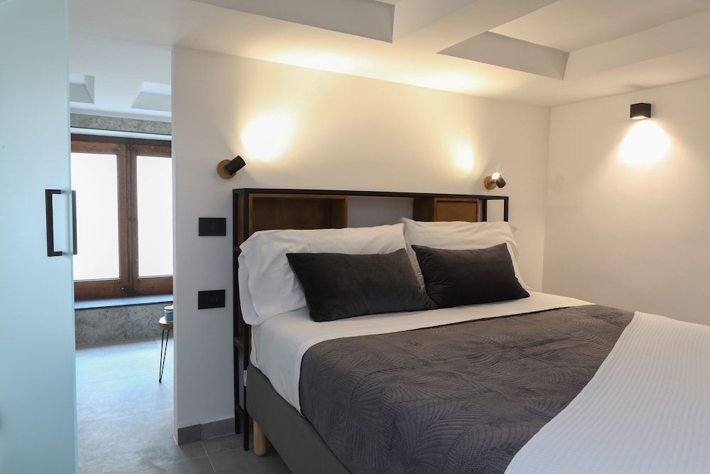Signature Room (Low ceiling 1.85m/6ft 7in) photo 2