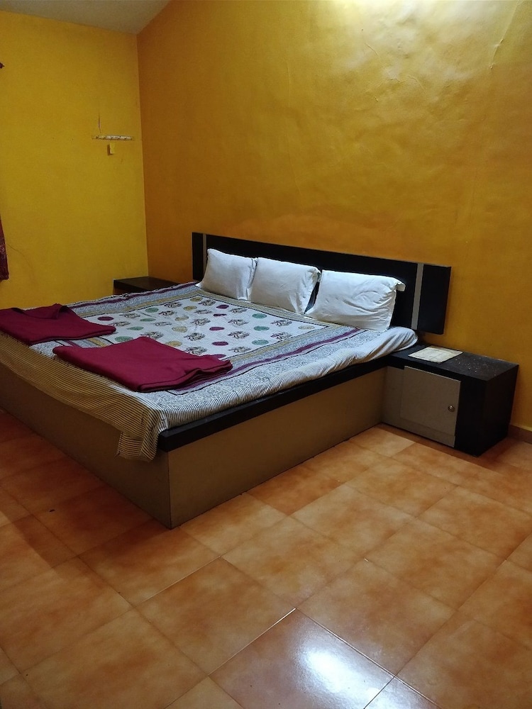 Basic Triple Room