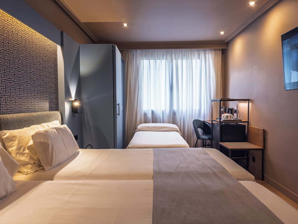 Triple Room (1 adult + 2 children) photo 2