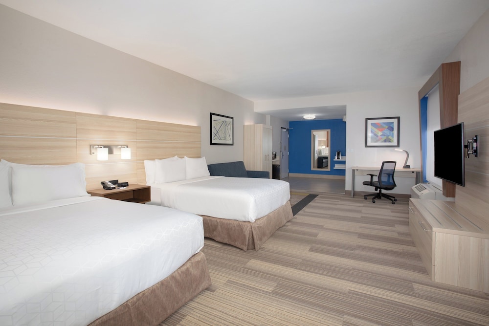 Suite, 2 Queen Beds, Transfer Shower (Communications Accessible) - Photo 1