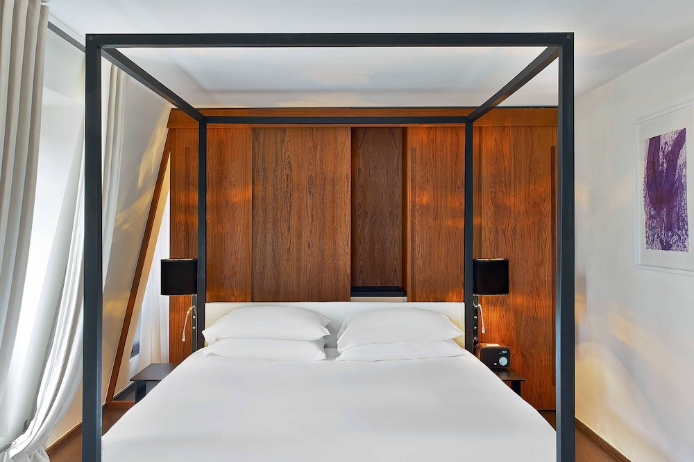 Suite, 1 King Bed, Tower thumbnail 5