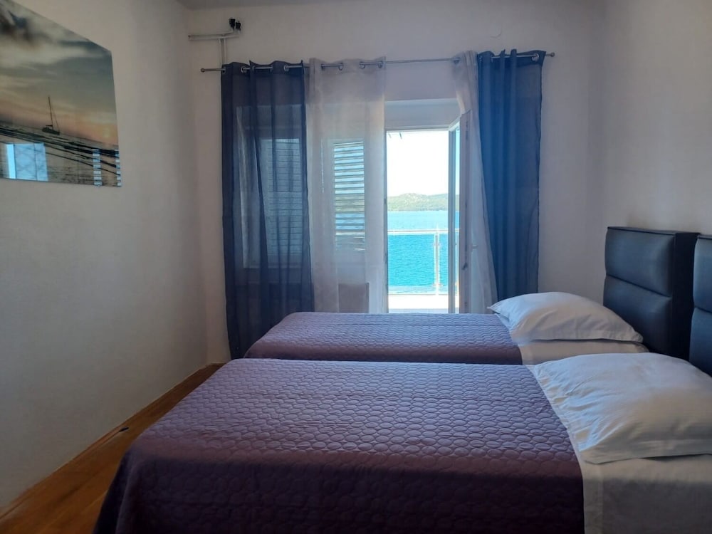 Apartment (Marija - 10 m from pebble beach - A2()