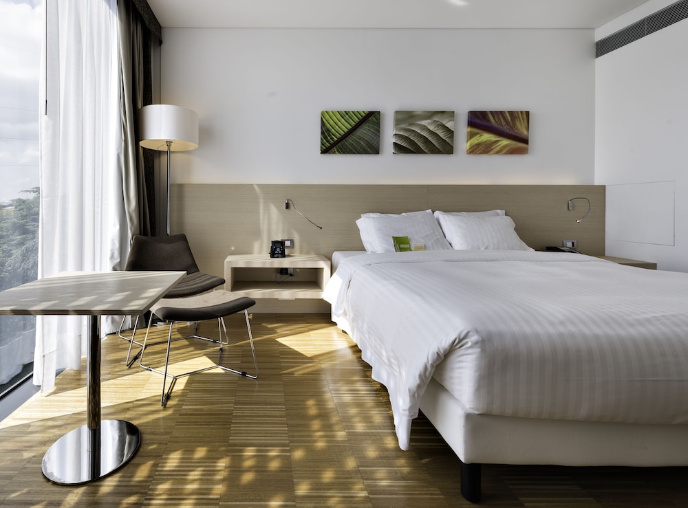 Family Room, 1 King Bed (Connecting Rooms) thumbnail 6