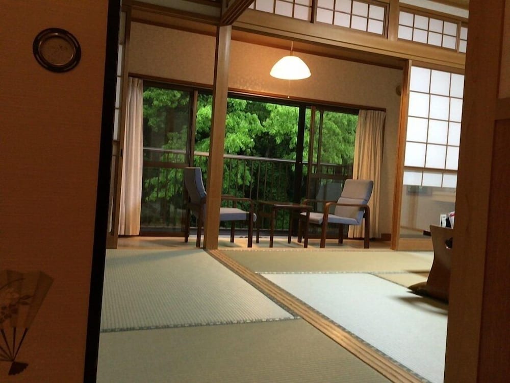 Japanese Tatami Room, Non-smoking (Customer cannot check-in after 9pm)  No Restaurant around Hotel. photo 3