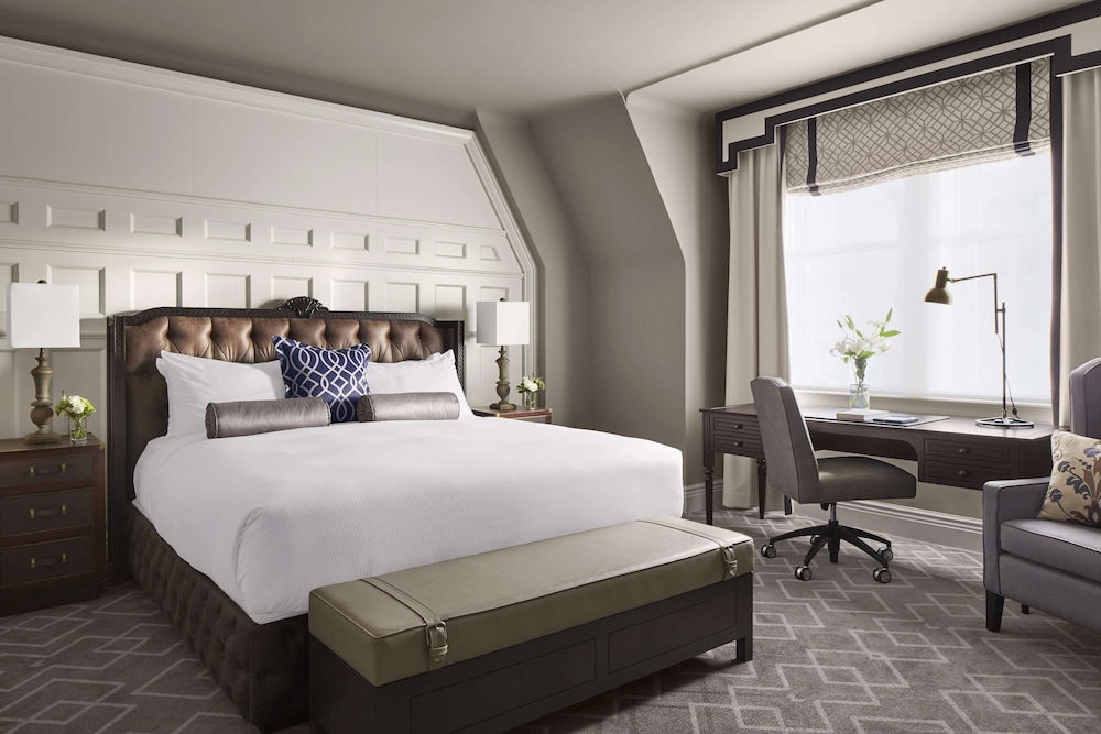 Room, 1 King Bed, Non Smoking (Fairmont Gold King) - Photo 7