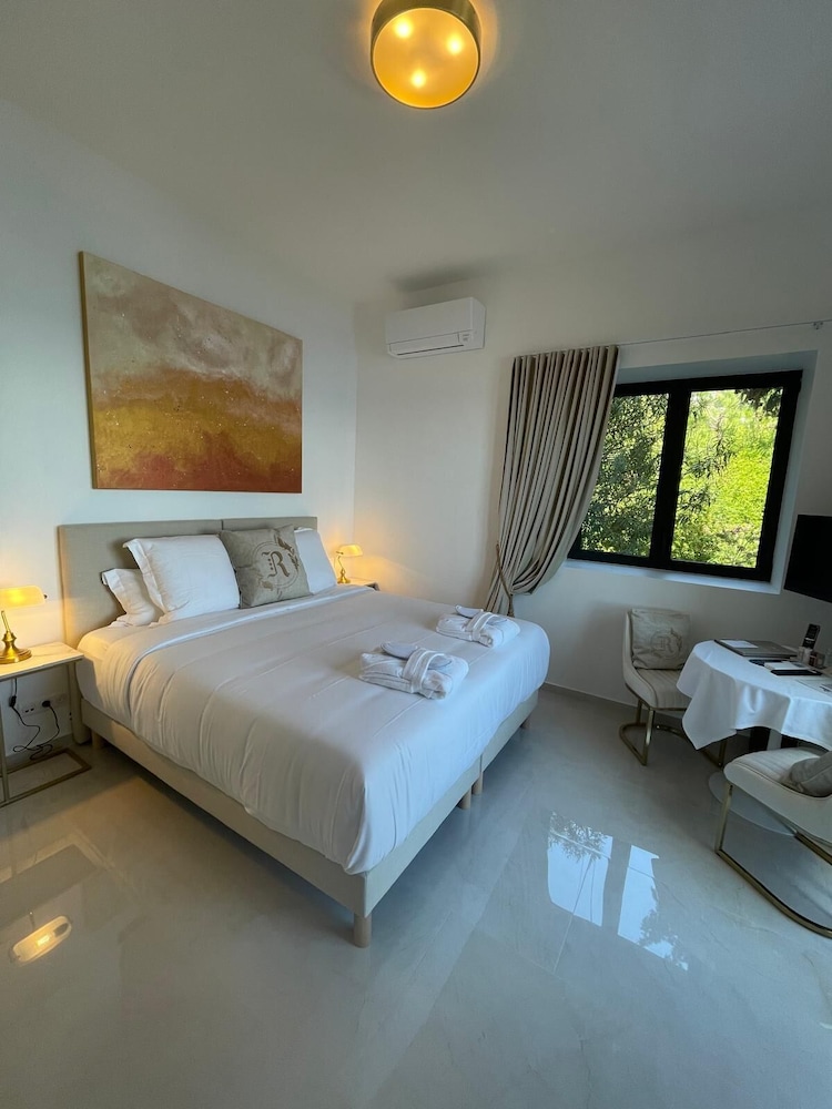 Deluxe Double Room (Le Jasmin) photo 2
