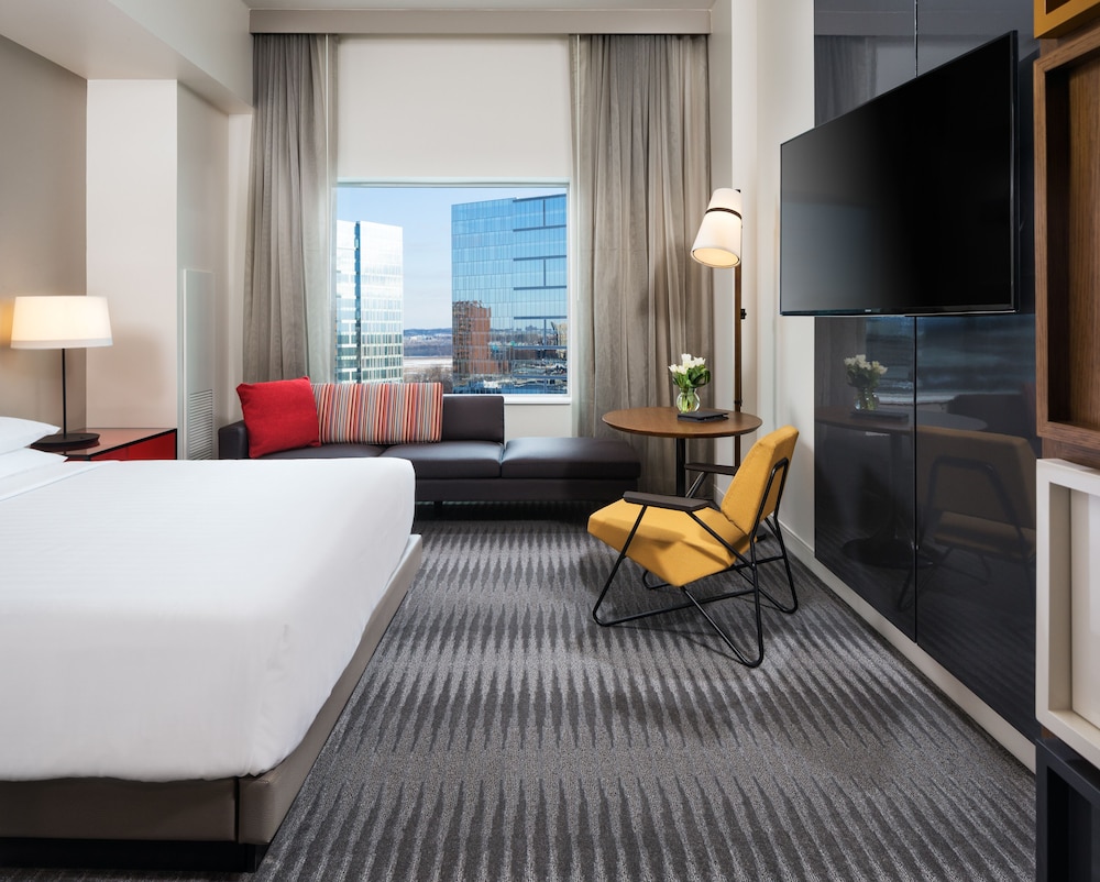 Room, 1 King Bed (High Floor) photo 2