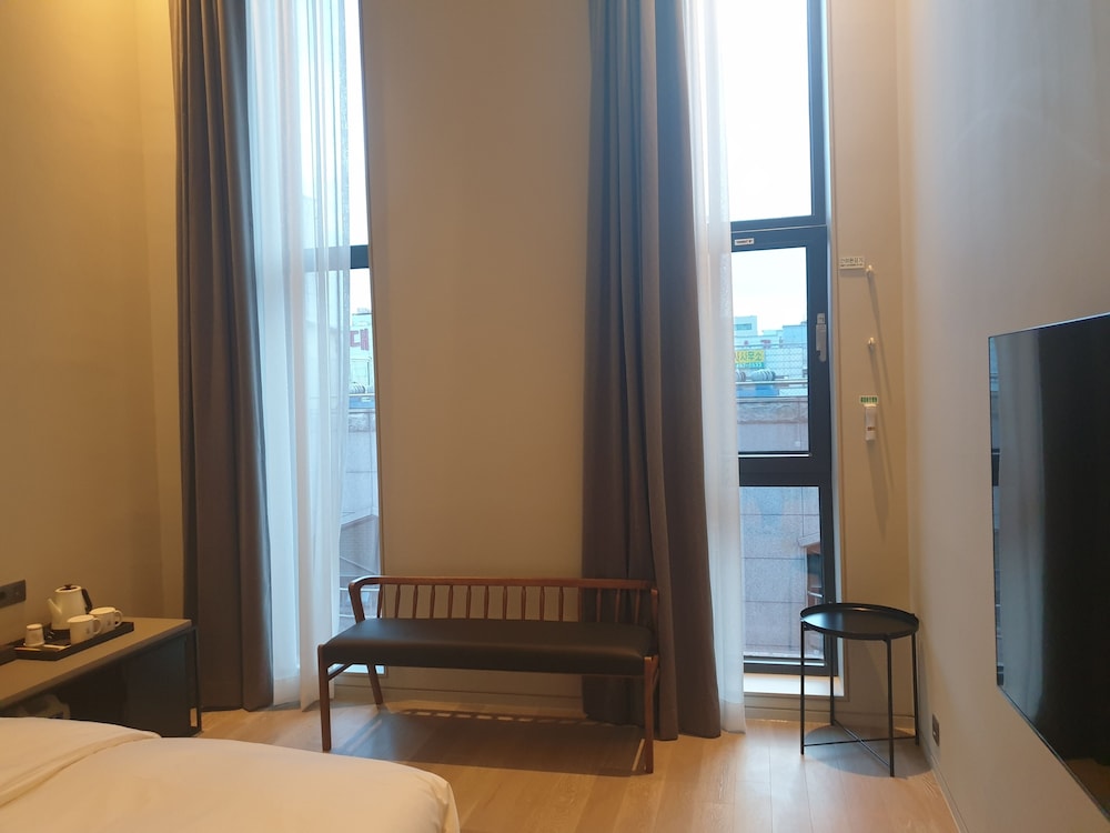 Deluxe Room - Photo 6