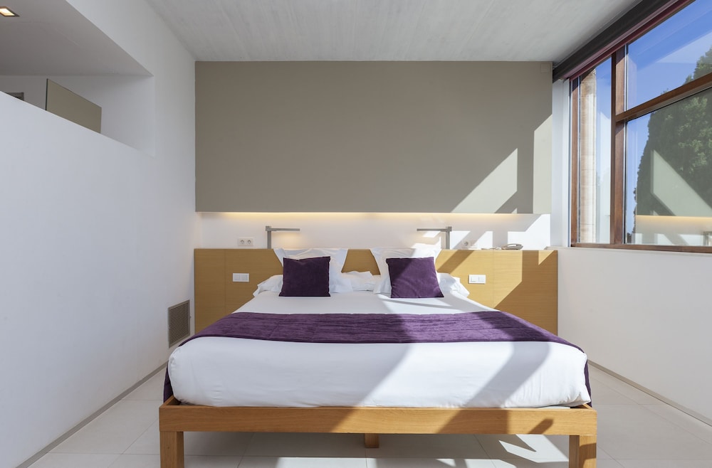 Double or Twin Room - Photo 2