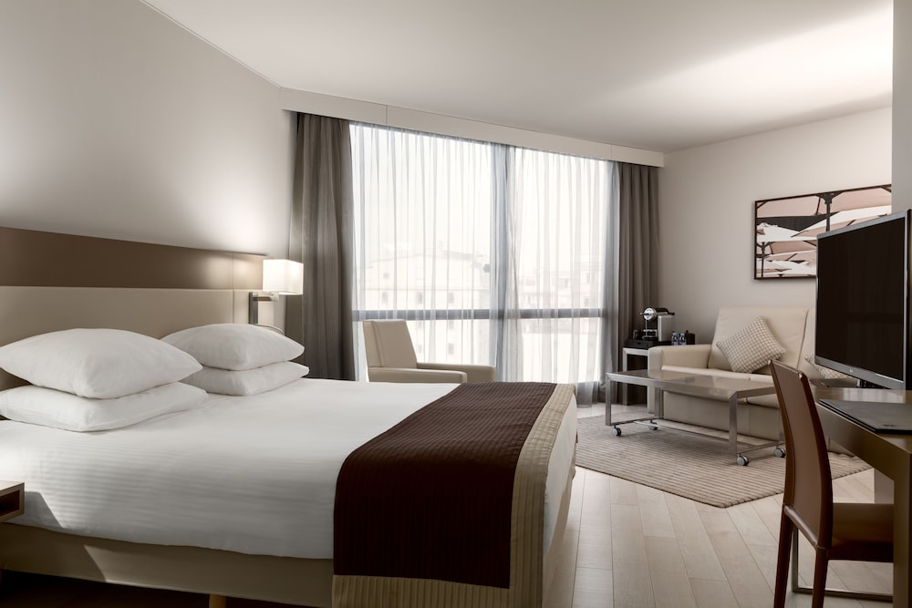Junior Suite, 1 King Bed with Sofa bed, City View