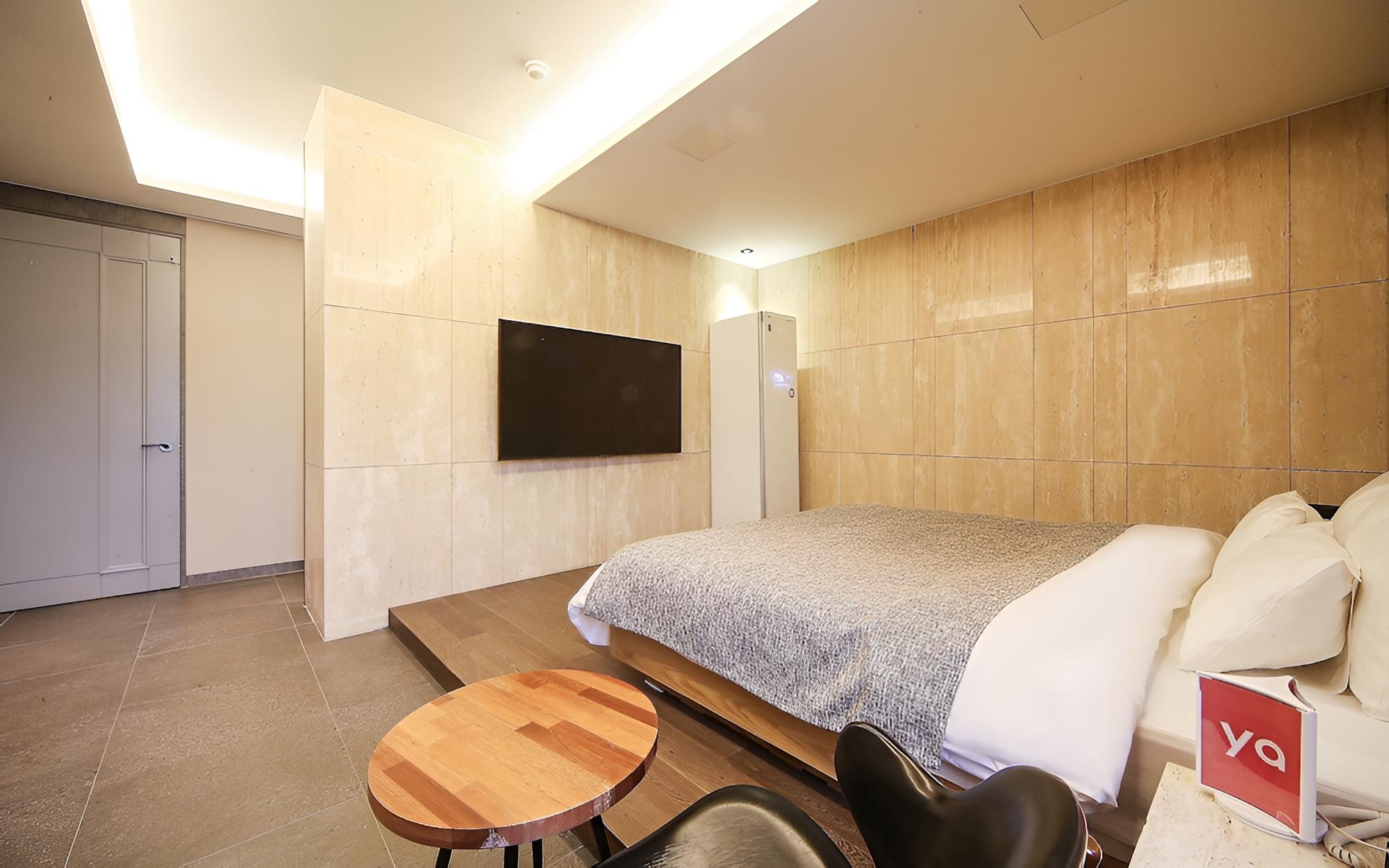 Room (Premium (styler equipped 65-inch smar) - Photo 2