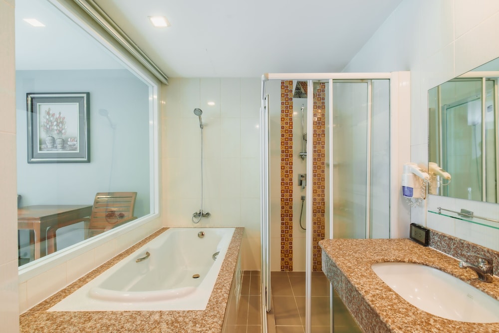 Executive Suite - Pool View photo 2