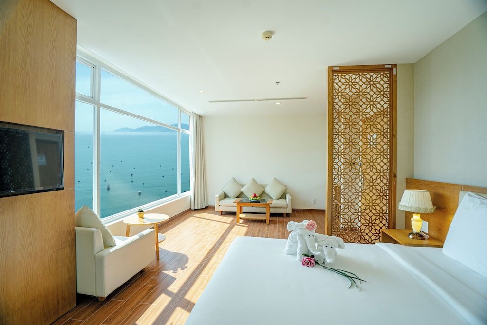 Executive Studio Suite, 1 King Bed, Sea View