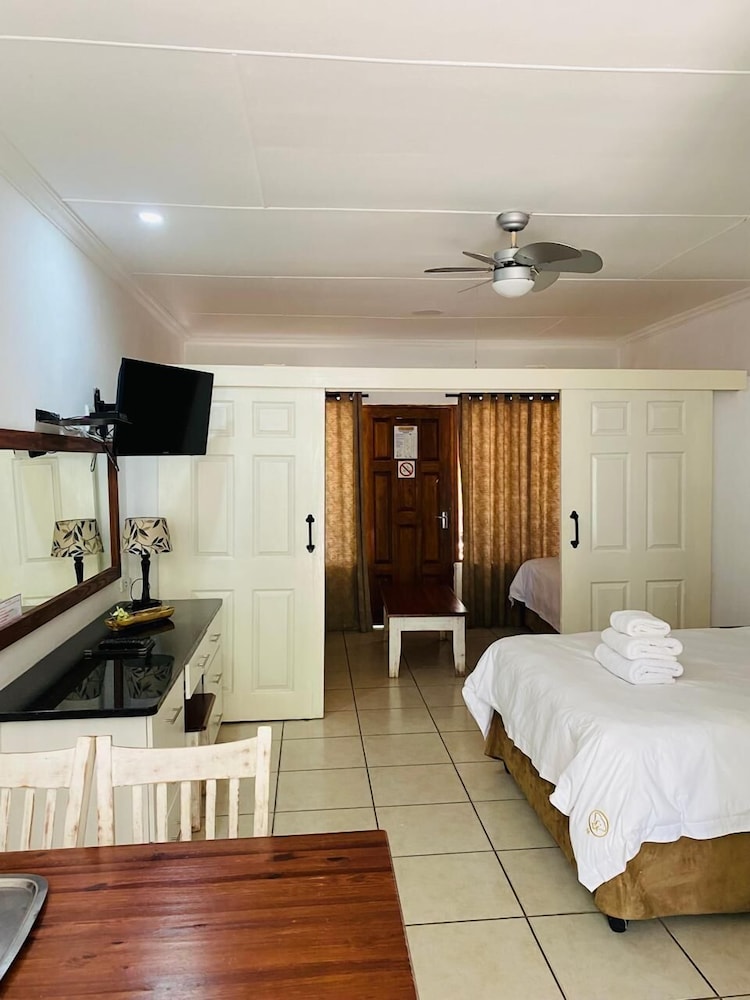 Self Catering 4 Sleeper Chalet