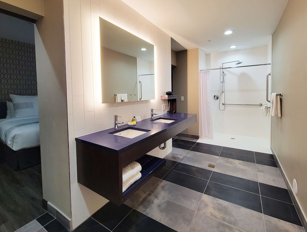 Standard Room, 2 Queen Beds, Accessible, Refrigerator & Microwave - Photo 4