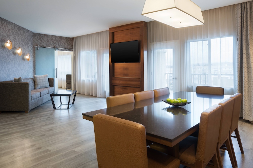 Suite, 1 Bedroom, Balcony photo 3