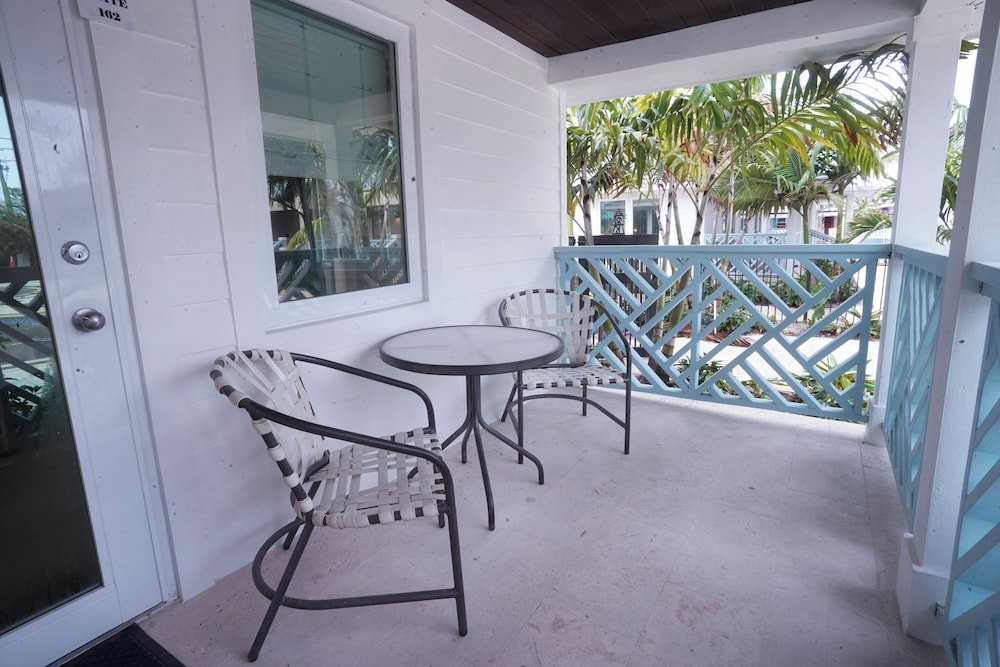 Offshore King Suite(Family Friendly, Not Pet Friendly) - Photo 4