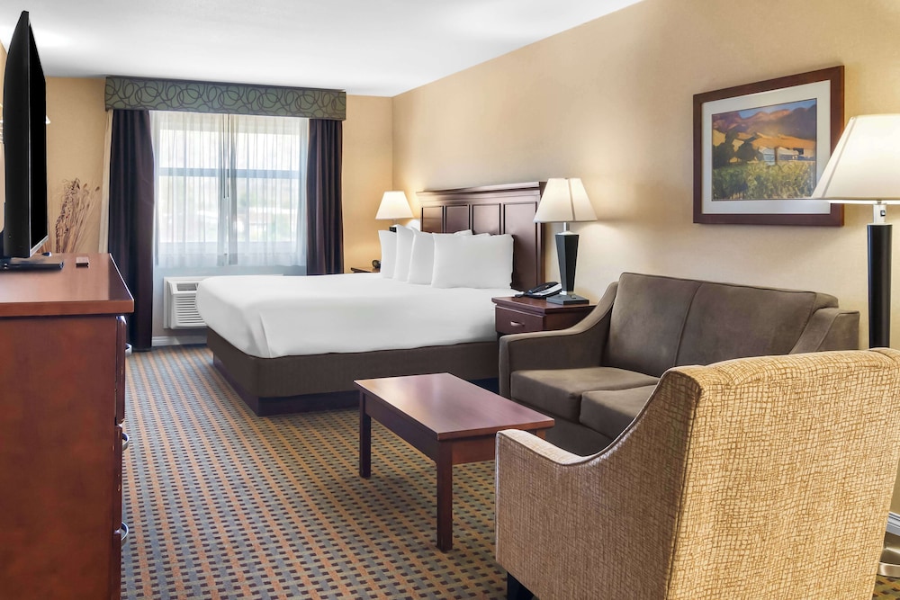 Honeymoon Room, 1 King Bed, Non Smoking, Jetted Tub - Photo 2