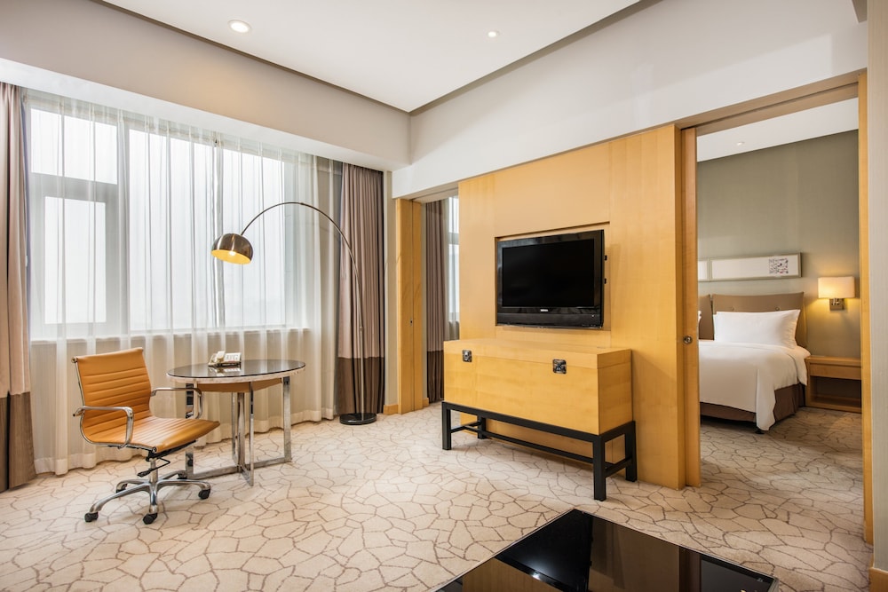 Suite, Club Lounge Access - Photo 1