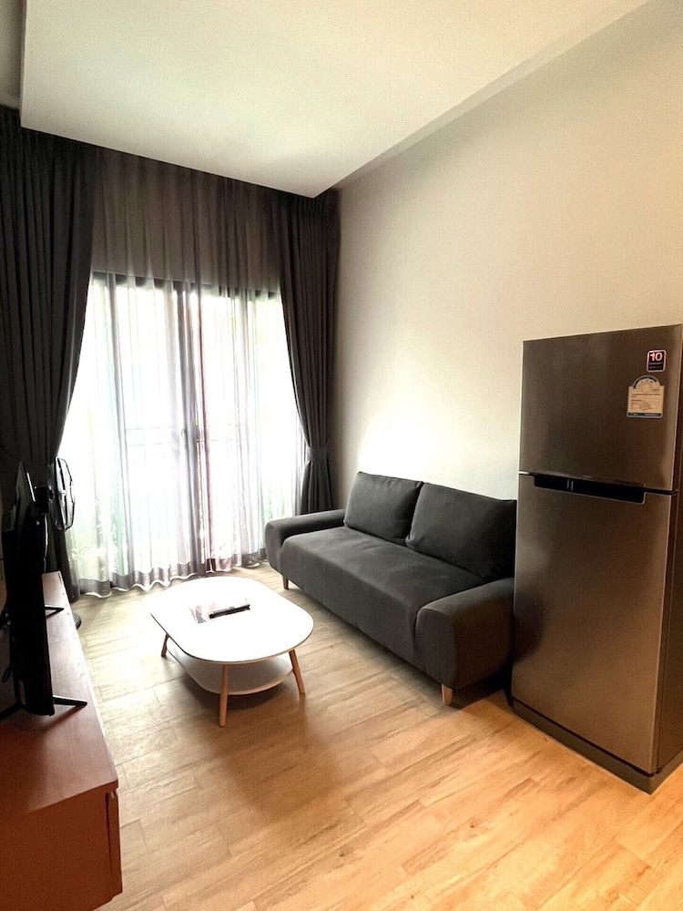 1 Bedrooms, Pool Access - Photo 9