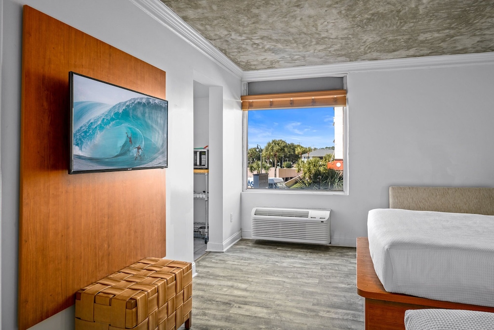 Standard Suite, 1 Bedroom, Kitchenette, Partial Ocean View