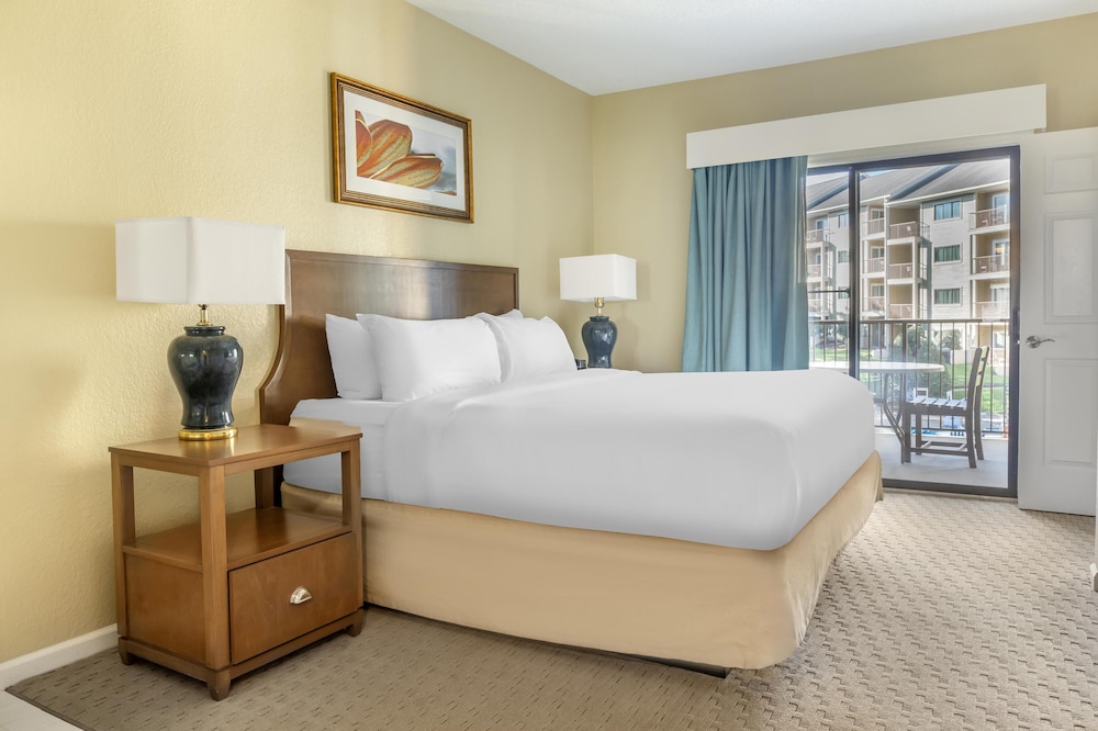 2 BEDROOM 1 KING 1 QUEEN SUITE WITH KITCHEN