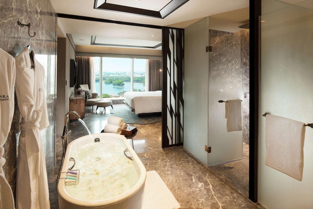 Deluxe Suite, 1 Bedroom - with Executive Lounge Access photo 3
