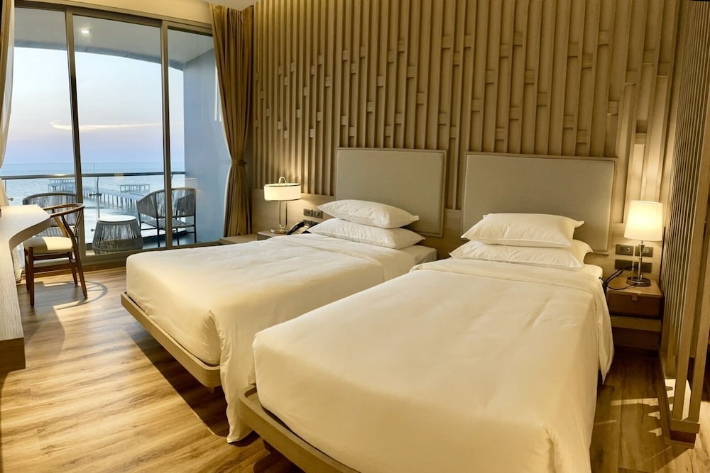 Deluxe Seaview Twin