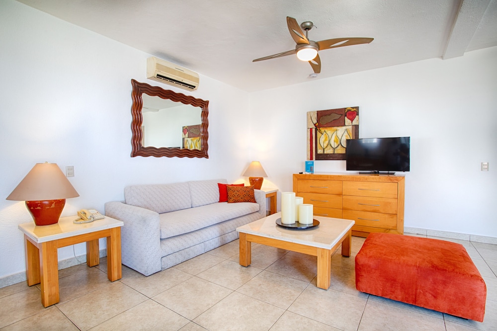 Suite, 2 Bedrooms, Balcony - Photo 3