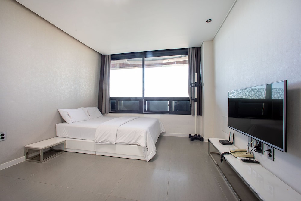 Couple Condo (Extra person fee 10000 KRW upon C/I) photo 2