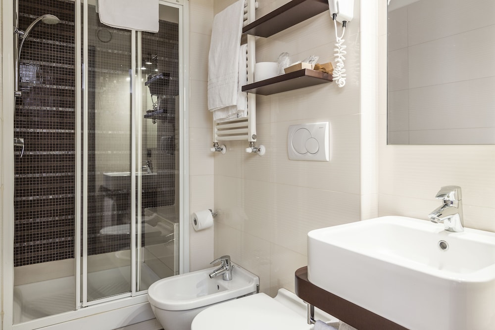 Premium Double Room Single Use thumbnail 5