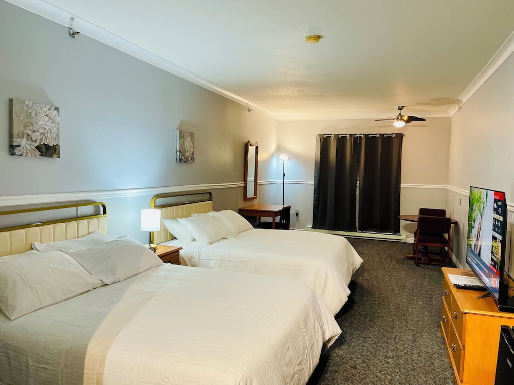 Basic Room, 2 Queen Beds photo 1