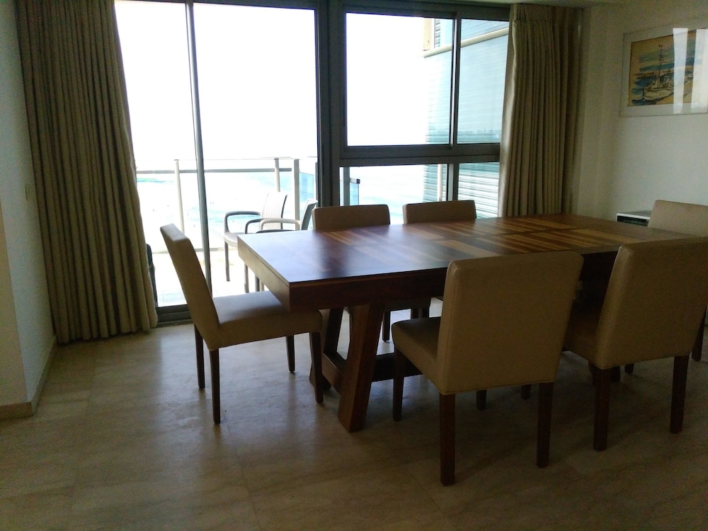 Panoramic Apartment, 2 Bedrooms, Pool Access, Beachfront photo 3